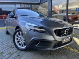 VOLVO V40 T4