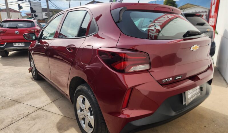 
								CHEVROLET ONIX LT full									