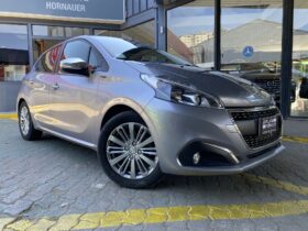 PEUGEOT 208 SIGNATURE